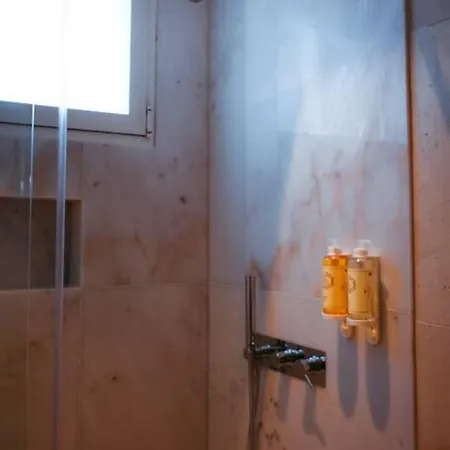 Marlages House Lavra