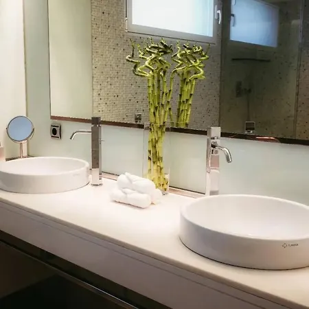 Marlages House Lavra